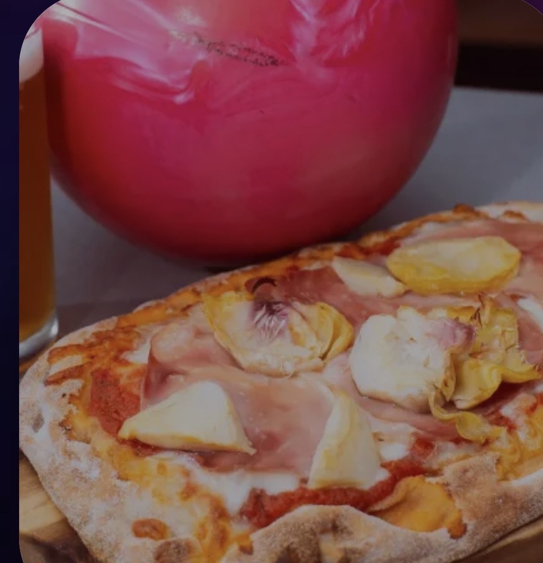 Pizza appena servita nell’area Food & Beverage